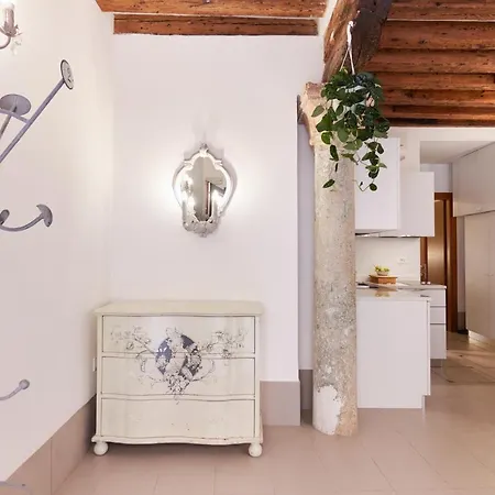 Casa Rialto The Most Central With Ac Wifi Апартаменты *